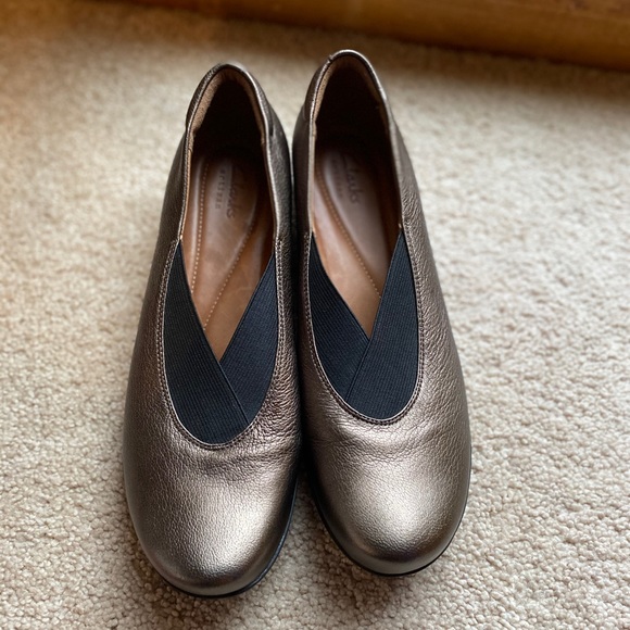 Clarks Shoes - Beautiful Clark’s Artisan Aubria Fay slip flats